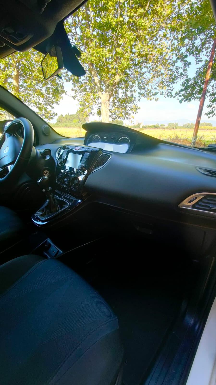 Lancia Ypsilon 1.2 69 CV 5 porte S&S Gold
