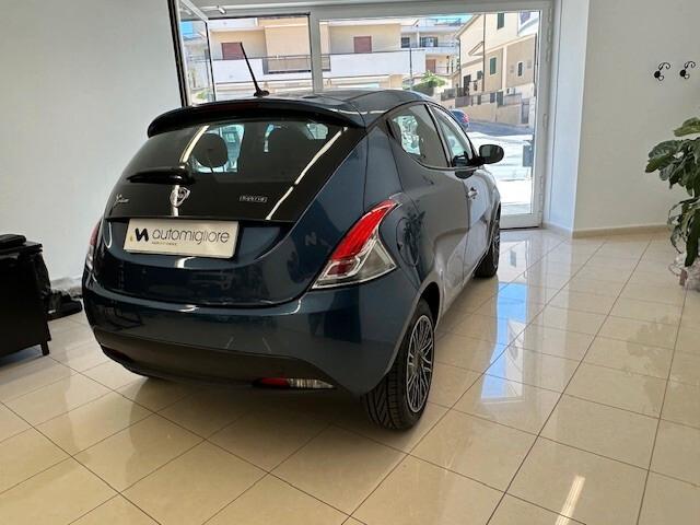 Lancia Ypsilon 1.0 FireFly 5 porte S&S Hybrid Ecochic Silver