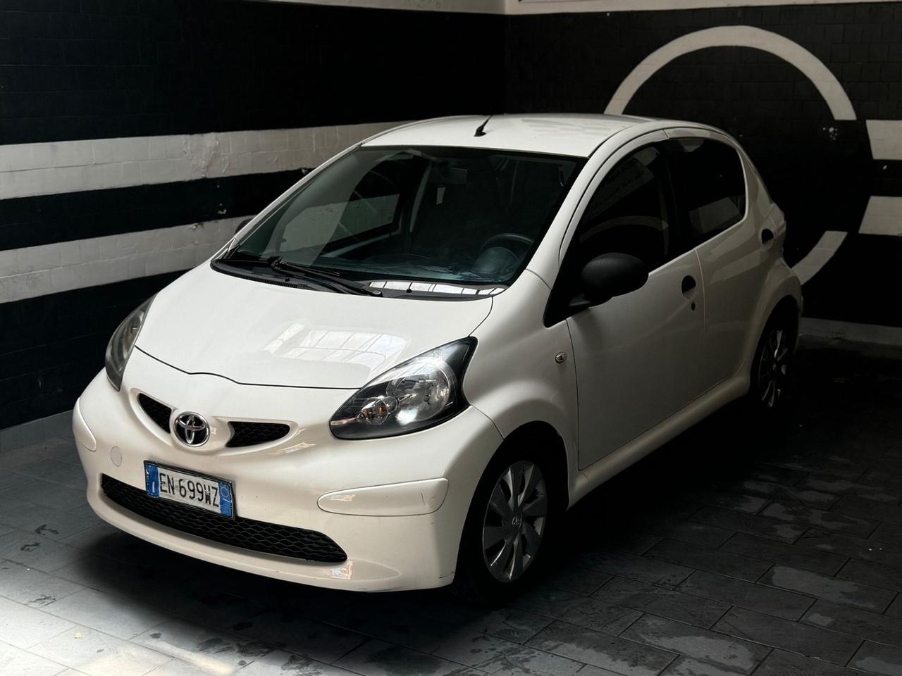 Toyota Aygo 1.0 12V VVT-i 5 porte Lounge Connect MMT