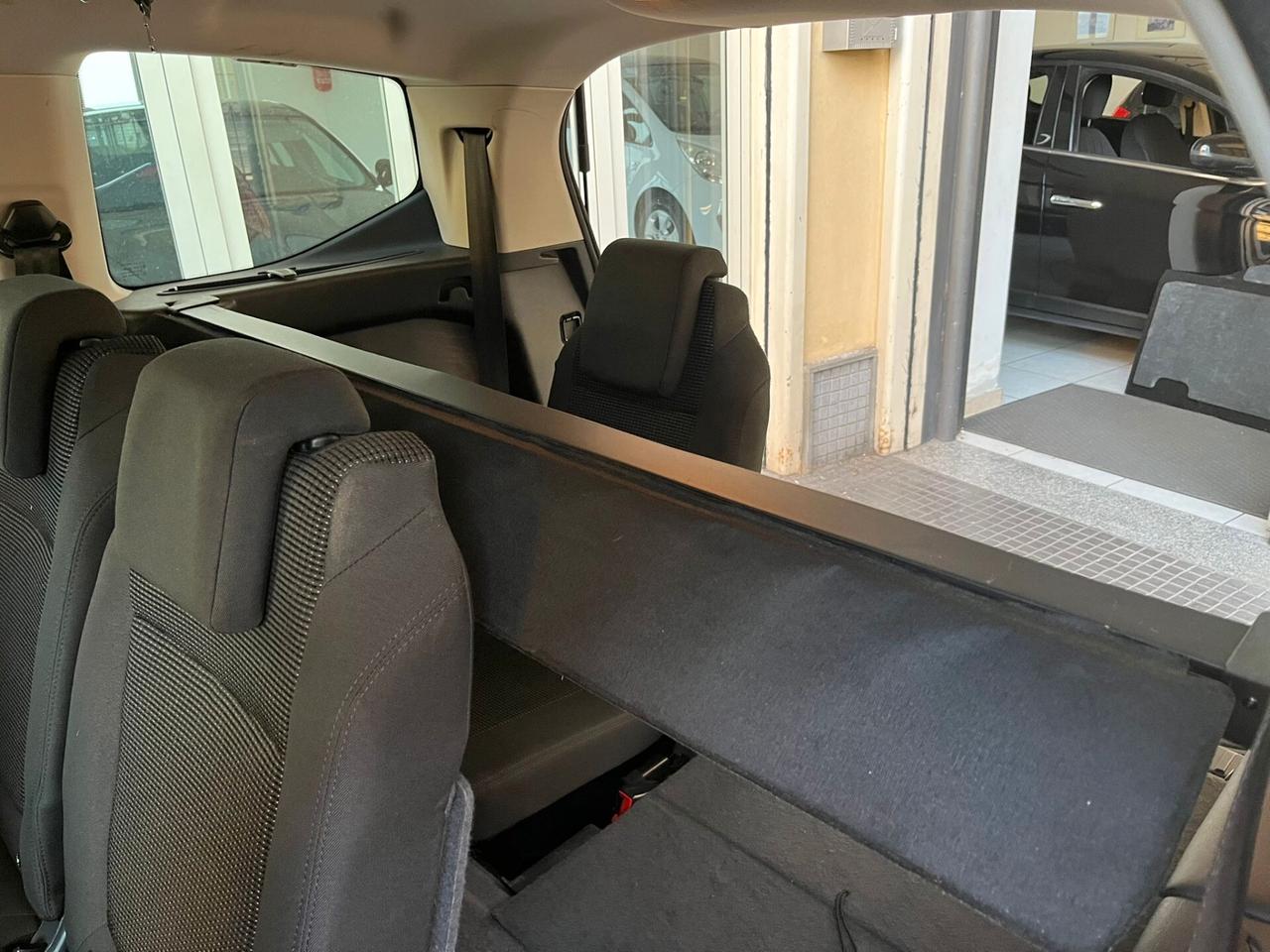 Peugeot 5008 1.6 HDi 115CV Business 7 Posti
