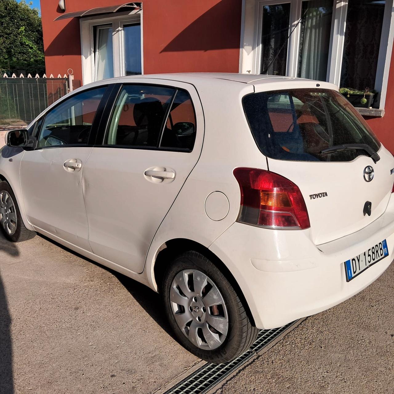 Toyota Yaris 1.0 benz 5 porte Luxury pack neopatentati
