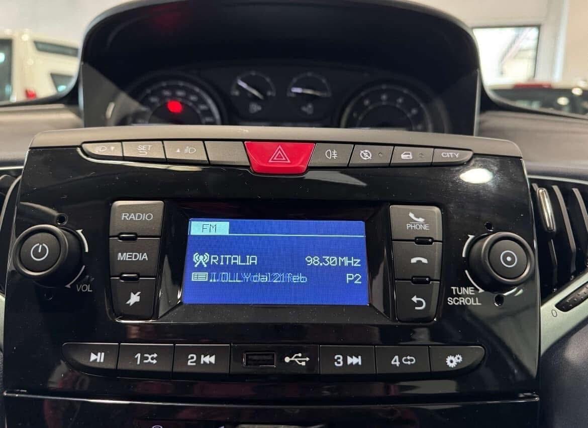 LANCIA YPSILON 1.0 70 CV HYBRID AUTO A NOLEGGIO CON KM ILLIMITATI