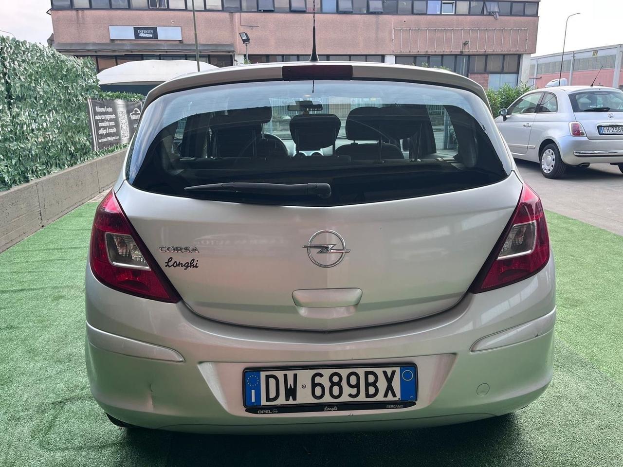 Opel Corsa 1.2 5 porte Cosmo