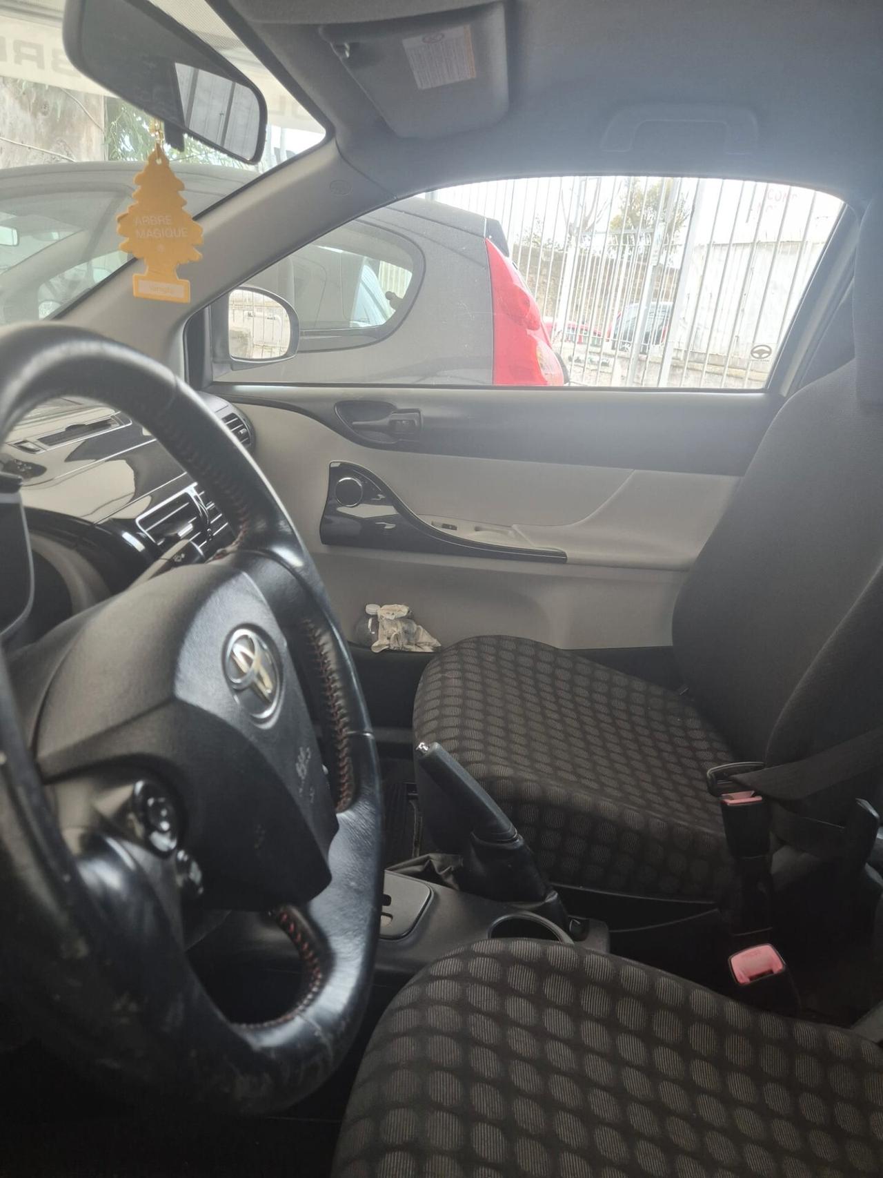 Toyota iQ 1.0 High Collection