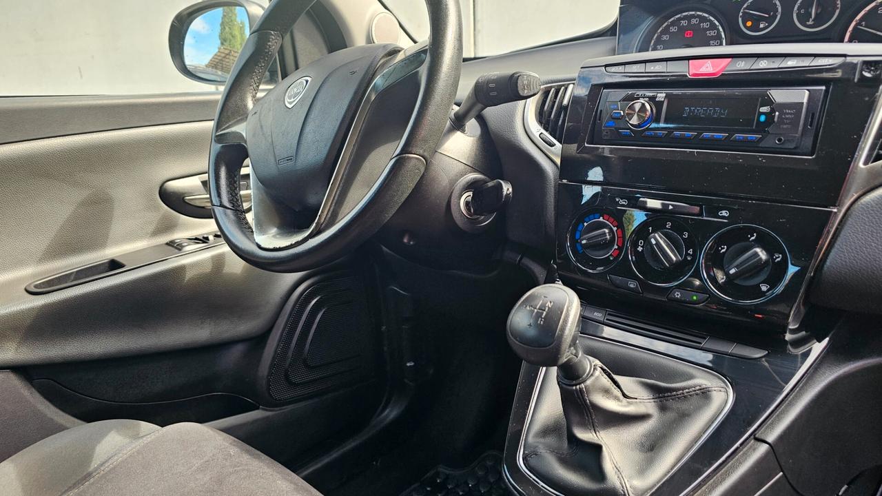 Lancia Ypsilon 0.9 TwinAir 85 CV 5 porte S&S Silver