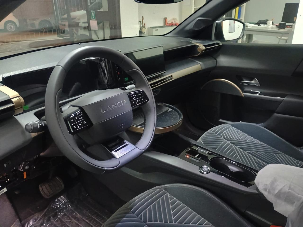 Lancia Ypsilon Hybrid e-DCT LX