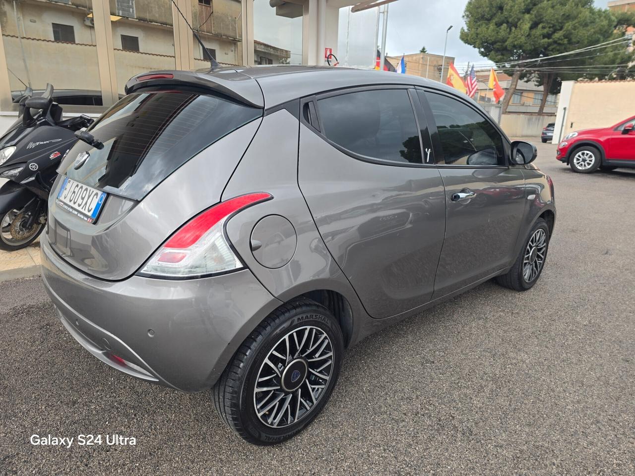 Lancia Ypsilon 1.3 MJT 16V 95 CV 5 porte S&S Silver