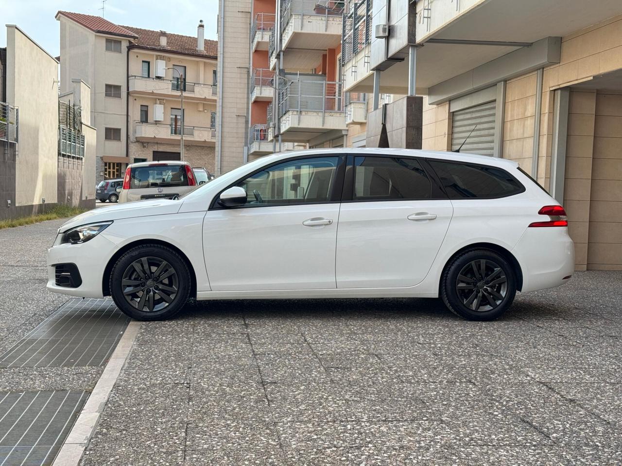 Peugeot 308 1.5 BlueHDi 130 cv S&S SW Active Business