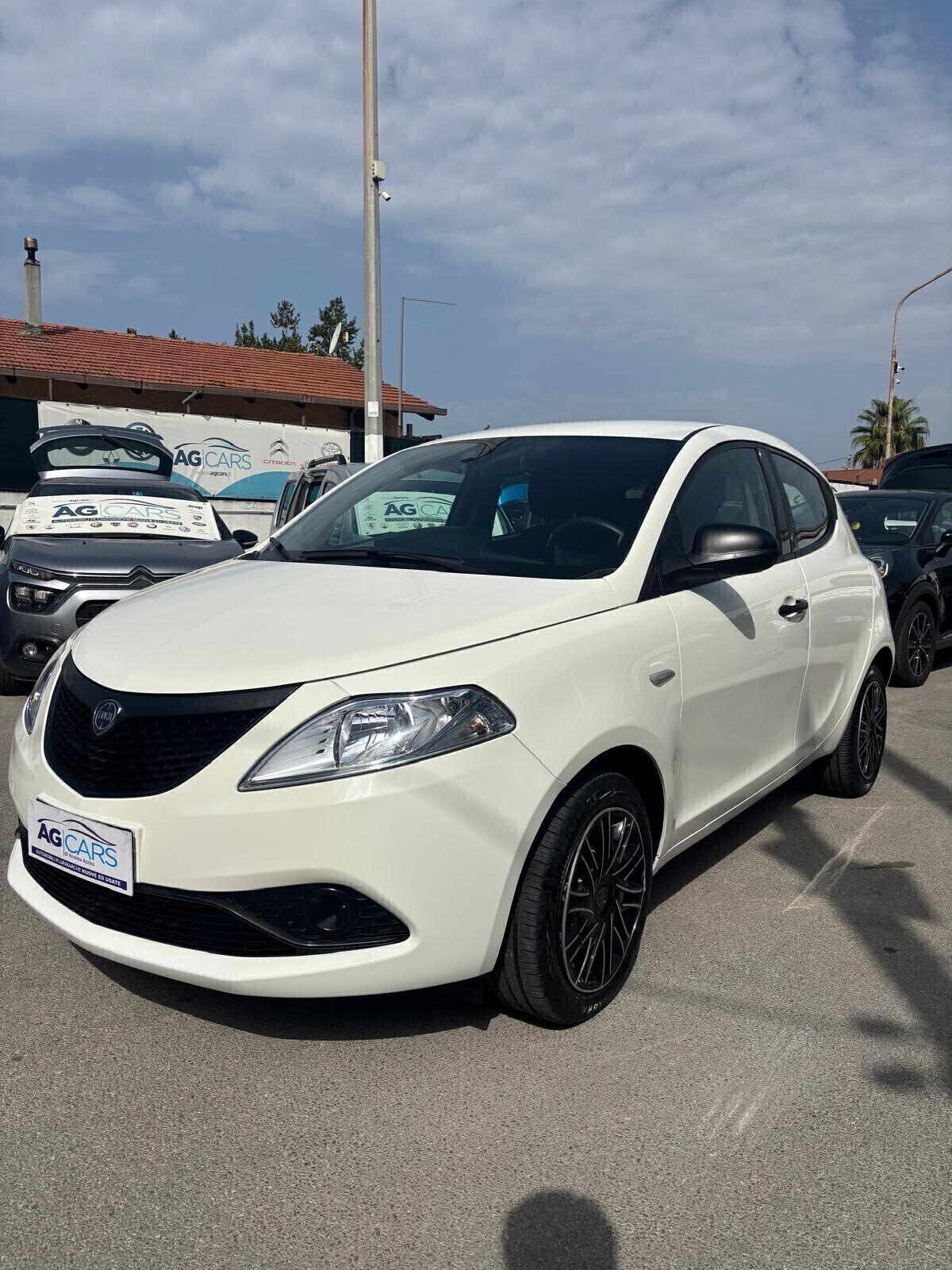 Lancia Ypsilon 1.0 FireFly 5 porte S&S Hybrid Ecochic Gold