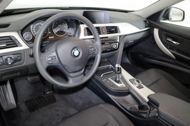 BMW Serie 3 F30 2015 Berlina Diese 318d Luxury auto