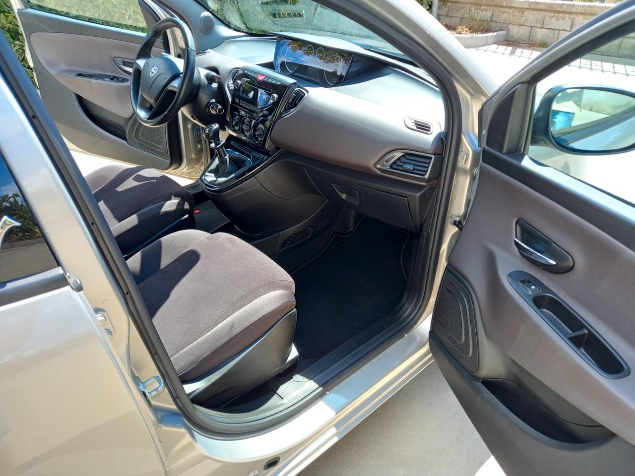 Lancia Ypsilon 1.2 69 CV SOLO 30000 KM !!!
