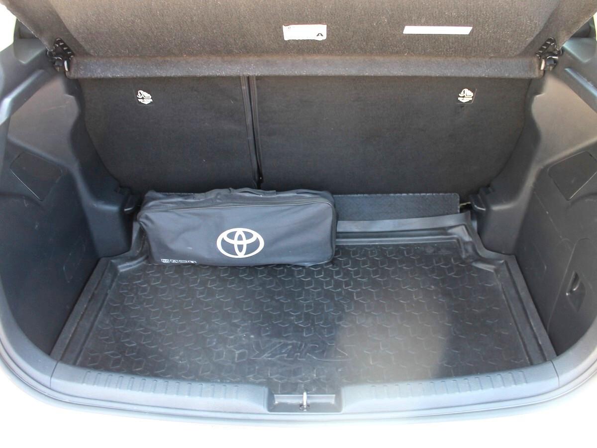 Toyota Yaris 1.5Hybrid IVA DEDUC. AUTOCARRO N1
