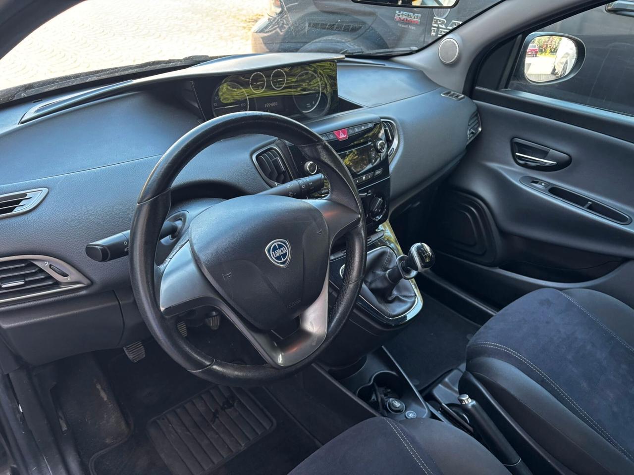 Lancia Ypsilon 1.2 69 CV 5 porte GPL Ecochic Silver IDONEA PER NEOPATENTATI PERMUTABILE