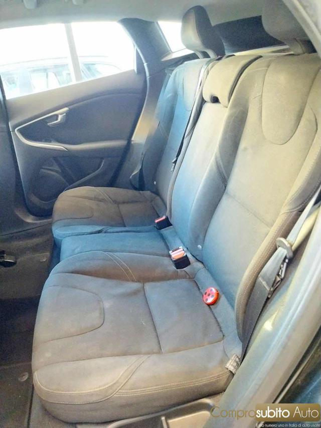 VOLVO V40 D2 1.6 Momentum