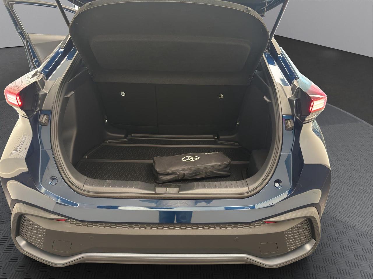Toyota C-HR 2.0 hev Trend fwd e-cvt