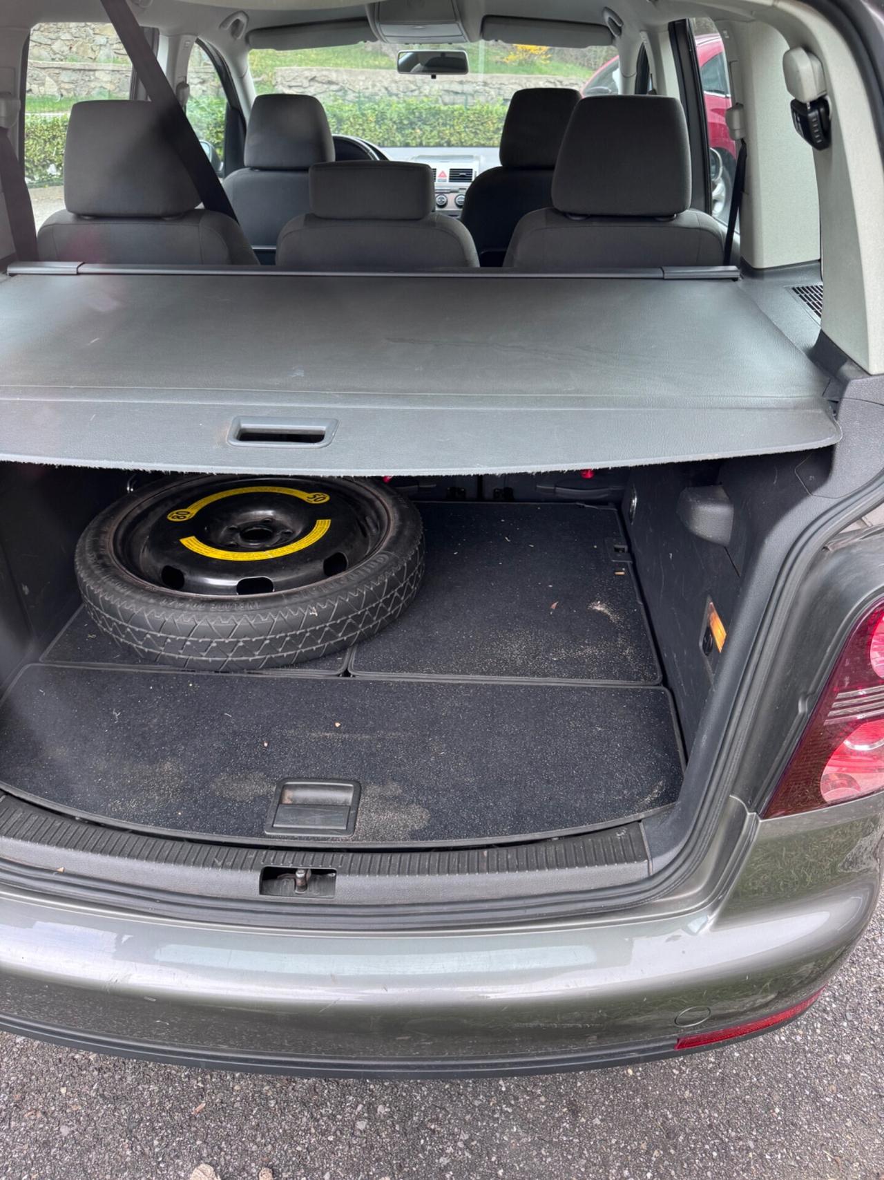 Volkswagen Touran 2.0 TDI DPF Highline 7 POSTI