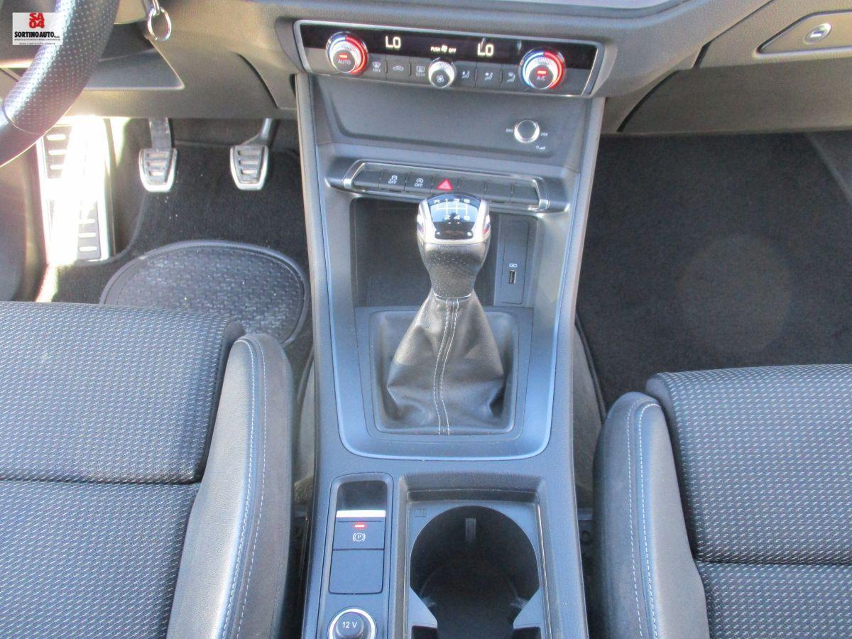 AUDI - Q3 - 35 TDI quattro INTERNO S-line