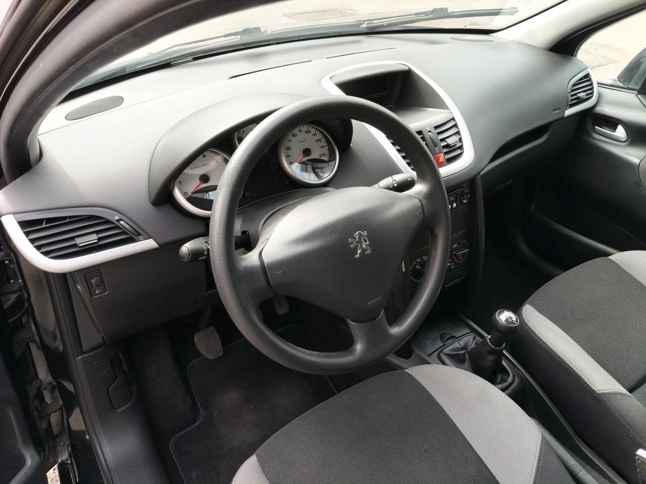 Peugeot 207 1.4 8V 75CV 5p. X Line