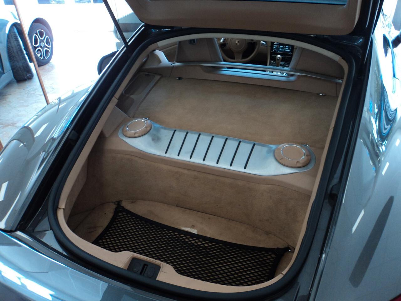 Porsche Cayman 2.7