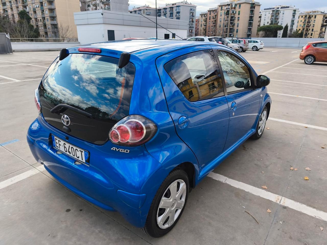 Toyota Aygo 1.0 12V VVT-i 5 porte Sol AUTOMATICA