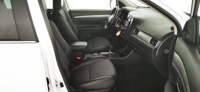 MITSUBISHI Outlander 2.2 DI-D 4WD Instyle 5p.
