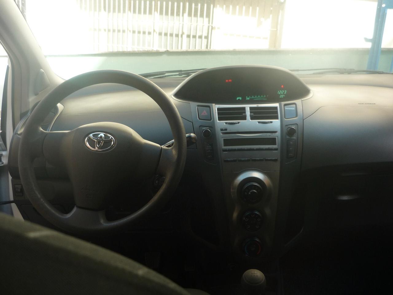 Toyota Yaris 1.0 5 porte Now