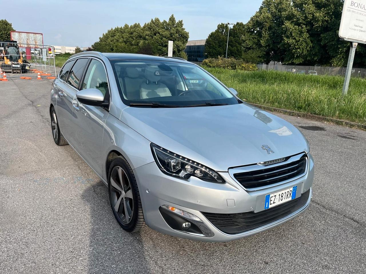 Peugeot 308 PureTech Turbo 130 S&S SW Allure