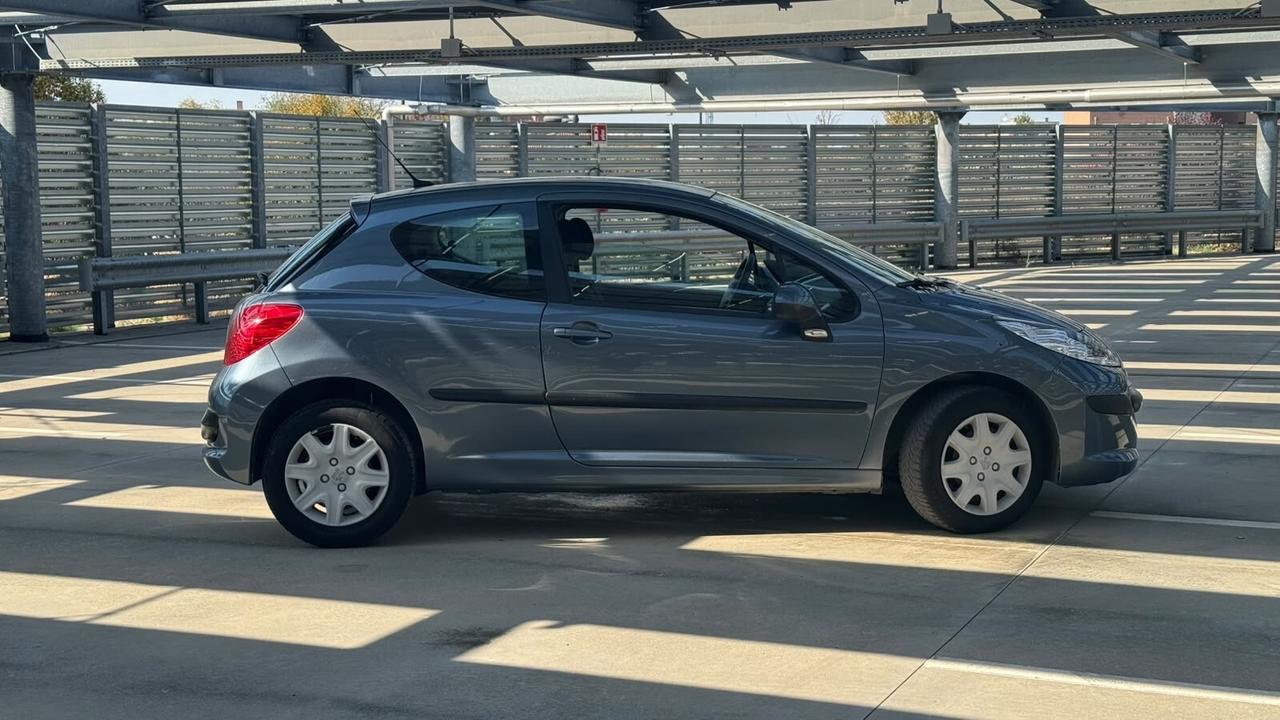 Peugeot 207 1.4 8V 75CV 5p. X Line