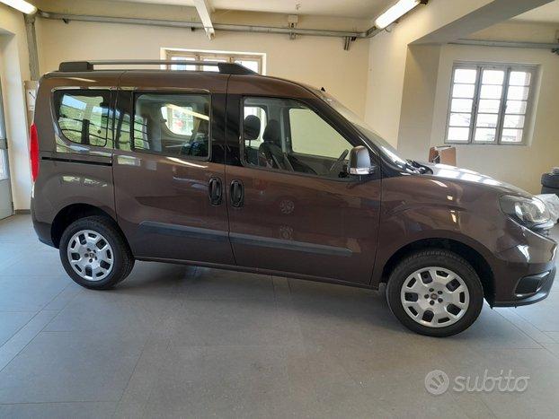 Fiat Doblò 1.4 T-Jet 16V Lounge 7 posti