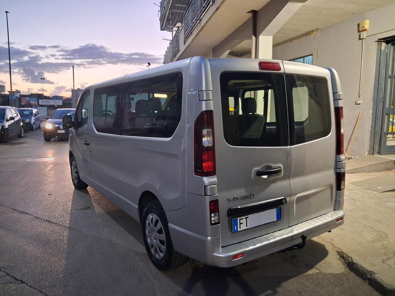 Opel Vivaro 1.6 CDTI uni pro 9 posti (Gancio train