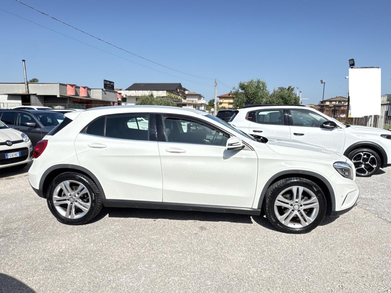 MERCEDES-BENZ GLA 200CDI PREMIUM PER NEOPATENTATI
