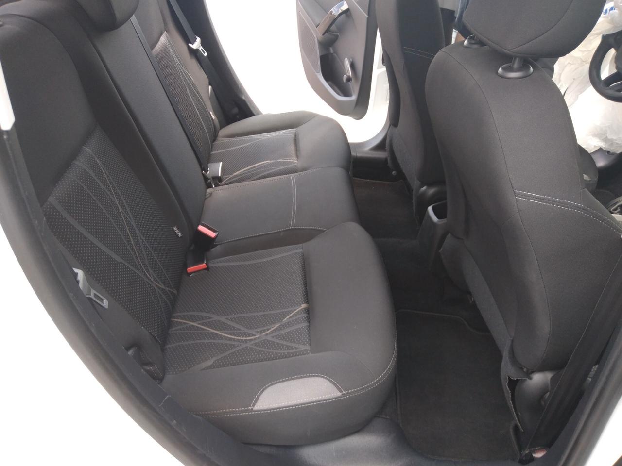Peugeot 208 1.4 HDi 68 CV 5 porte Allure x neopatentati