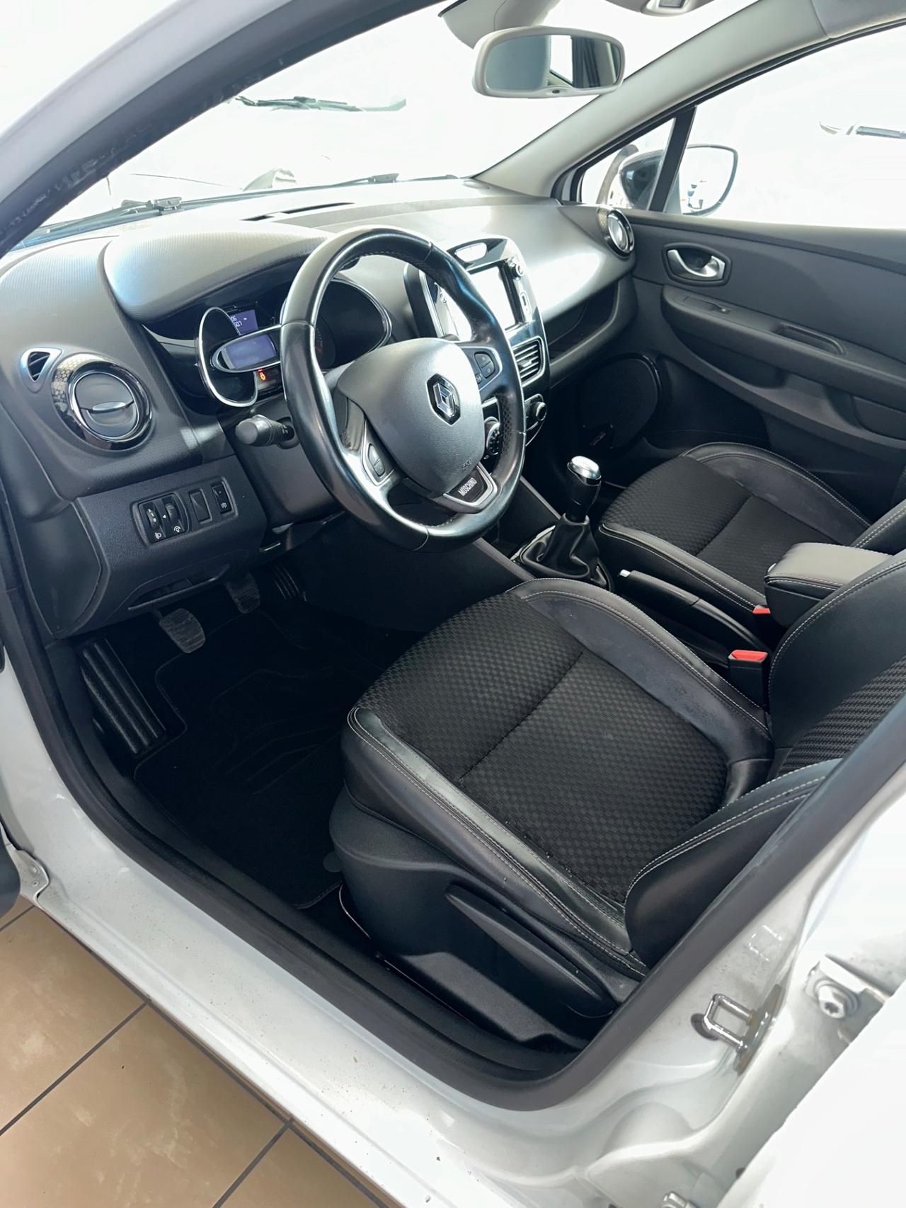 Renault Clio TCe 12V 75 CV 5 porte Moschino Intens