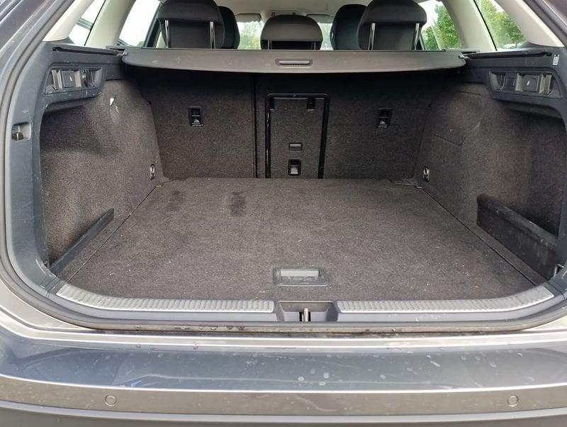 Volkswagen Passat Variant 1.5 eTSI ACT DSG Camera 17" Navi