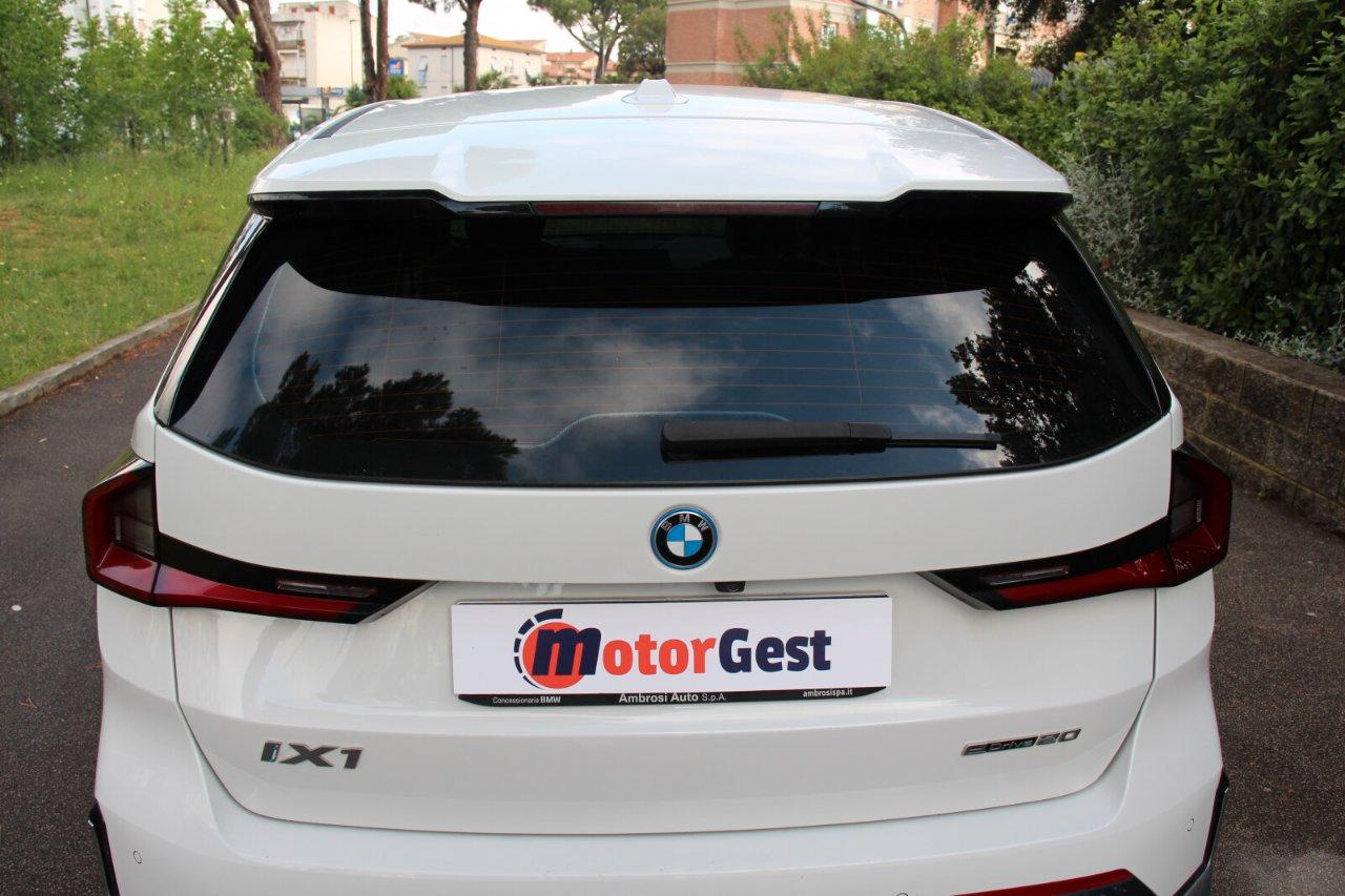 BMW iX1 edrive 20 X-Line