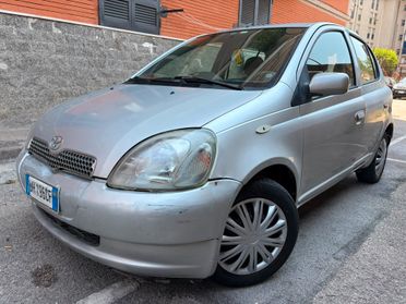 Toyota Yaris 1.0i 16V cat 5 porte Sol