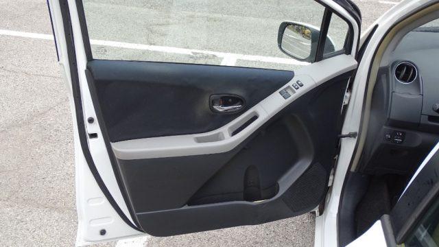 TOYOTA Yaris 1.300 100 cv, 5 porte, versione "Sol", Garanzia..