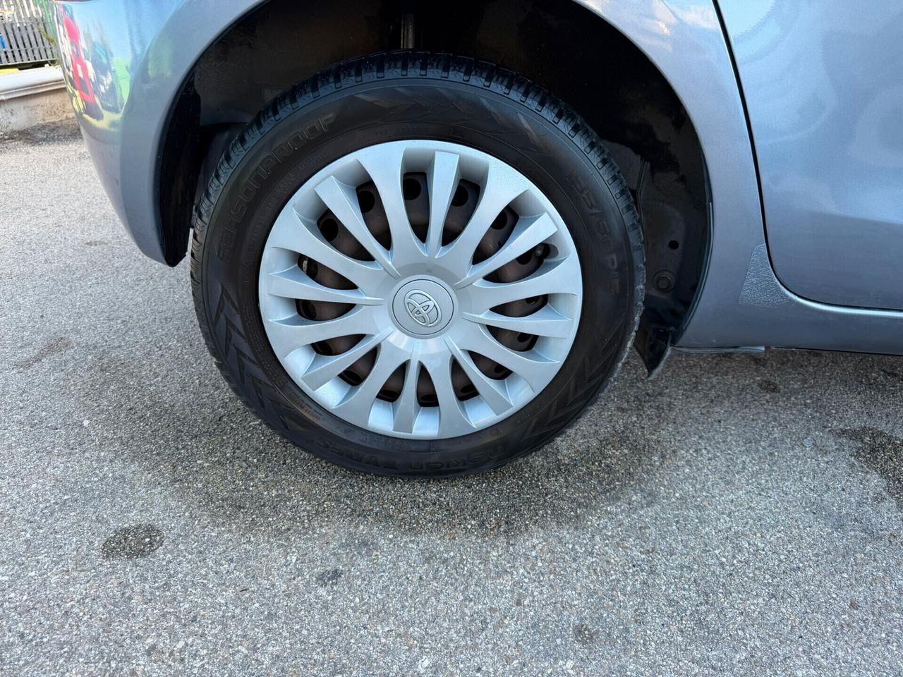 Toyota Yaris 1.0 5 porte Sol - Anno 2011 - Neopatentato