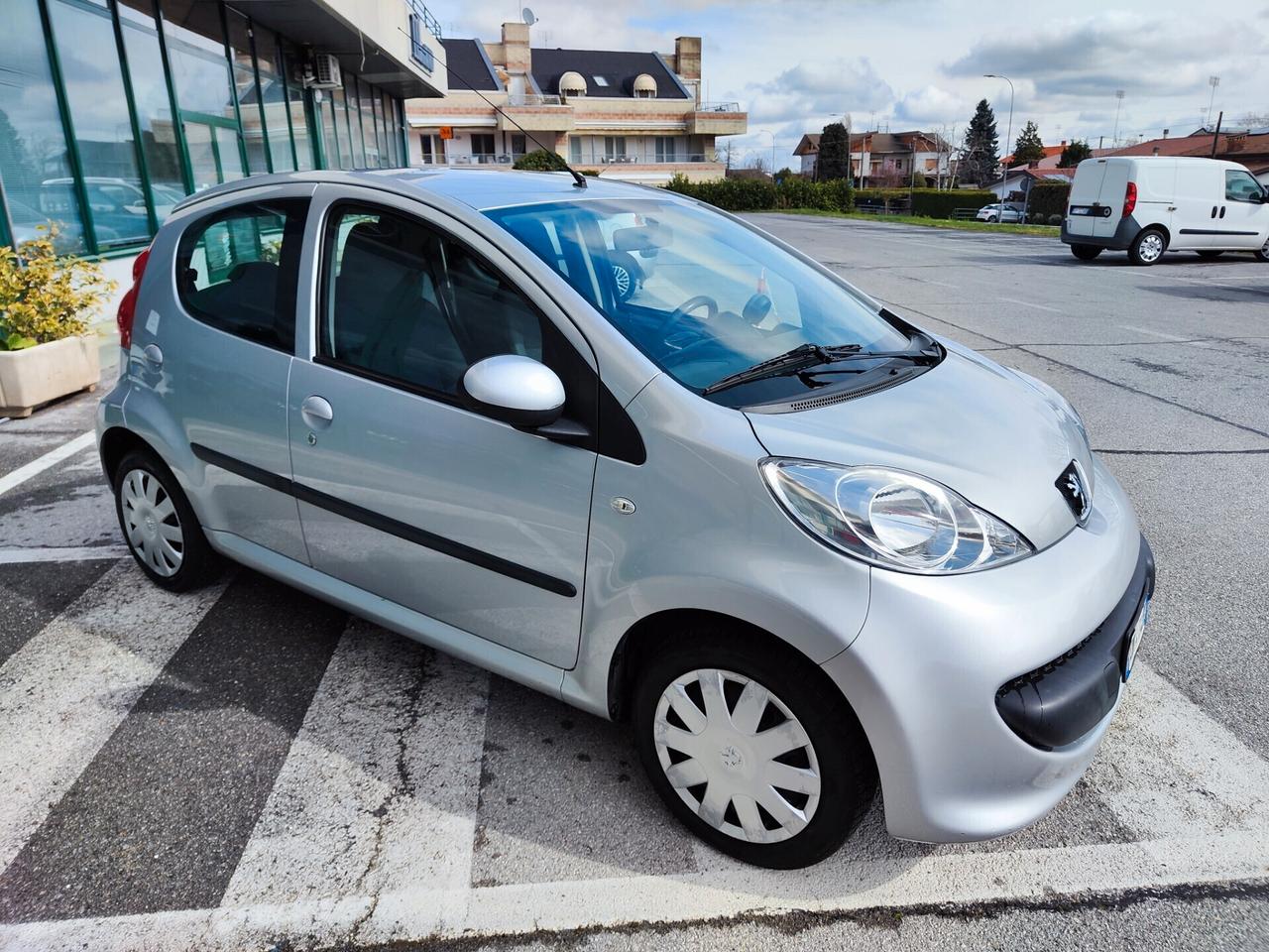 Peugeot 107 1.0 68CV 5 porte NEOPATENTATI