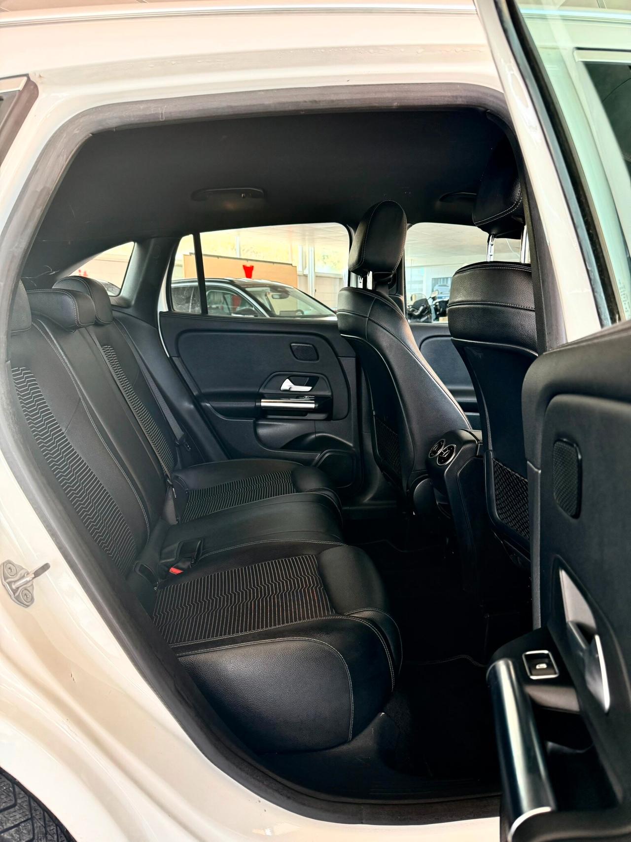 MERCEDES GLA (H247) GLA 200 d Automati...