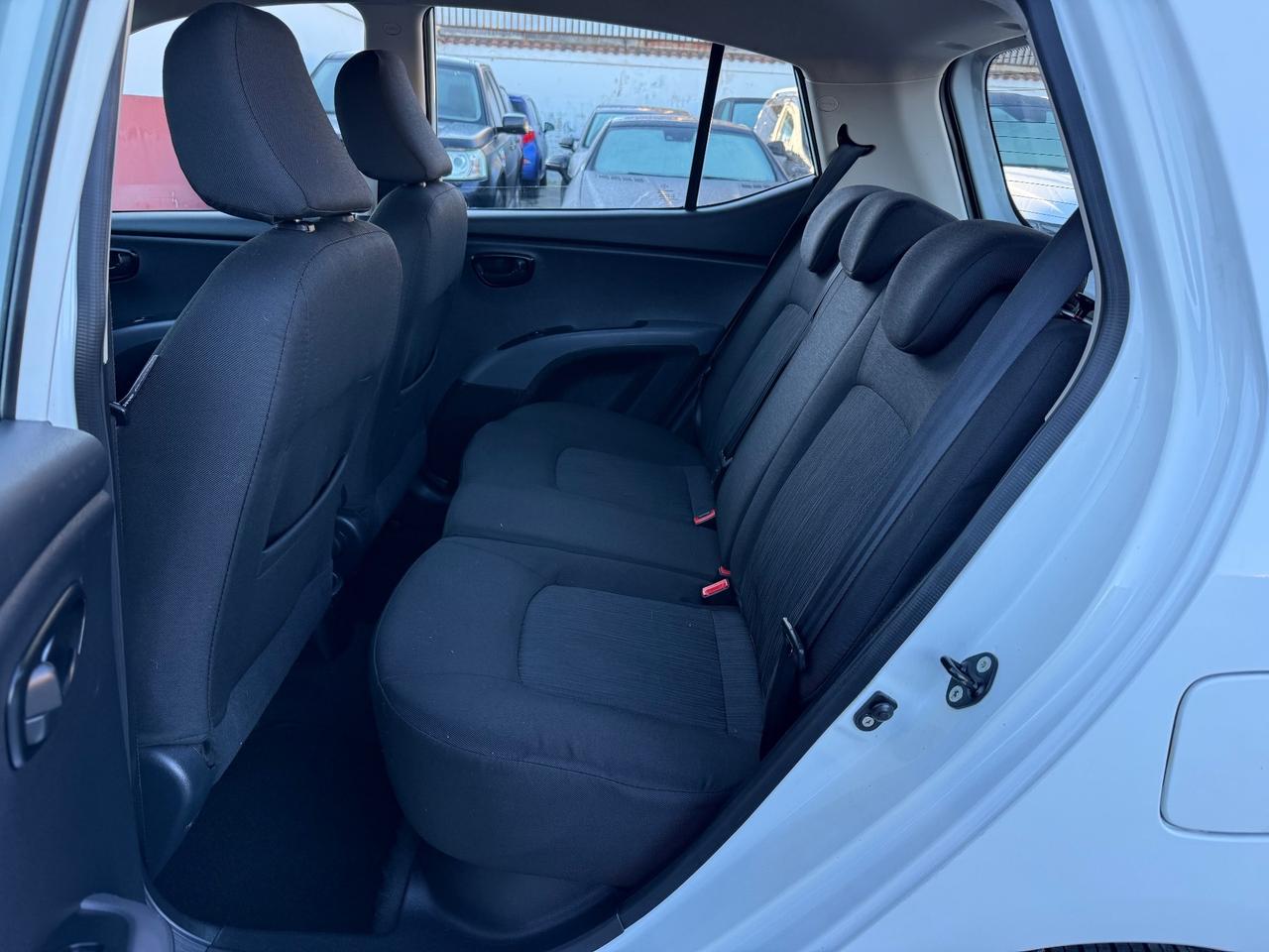 Hyundai i10 1.1 Cambio Automatico