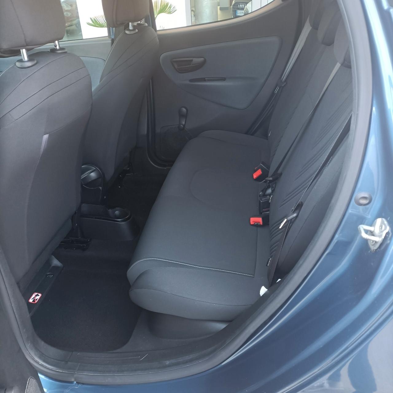 Lancia Ypsilon 1.0 FireFly 5 porte S&S Hybrid Silver