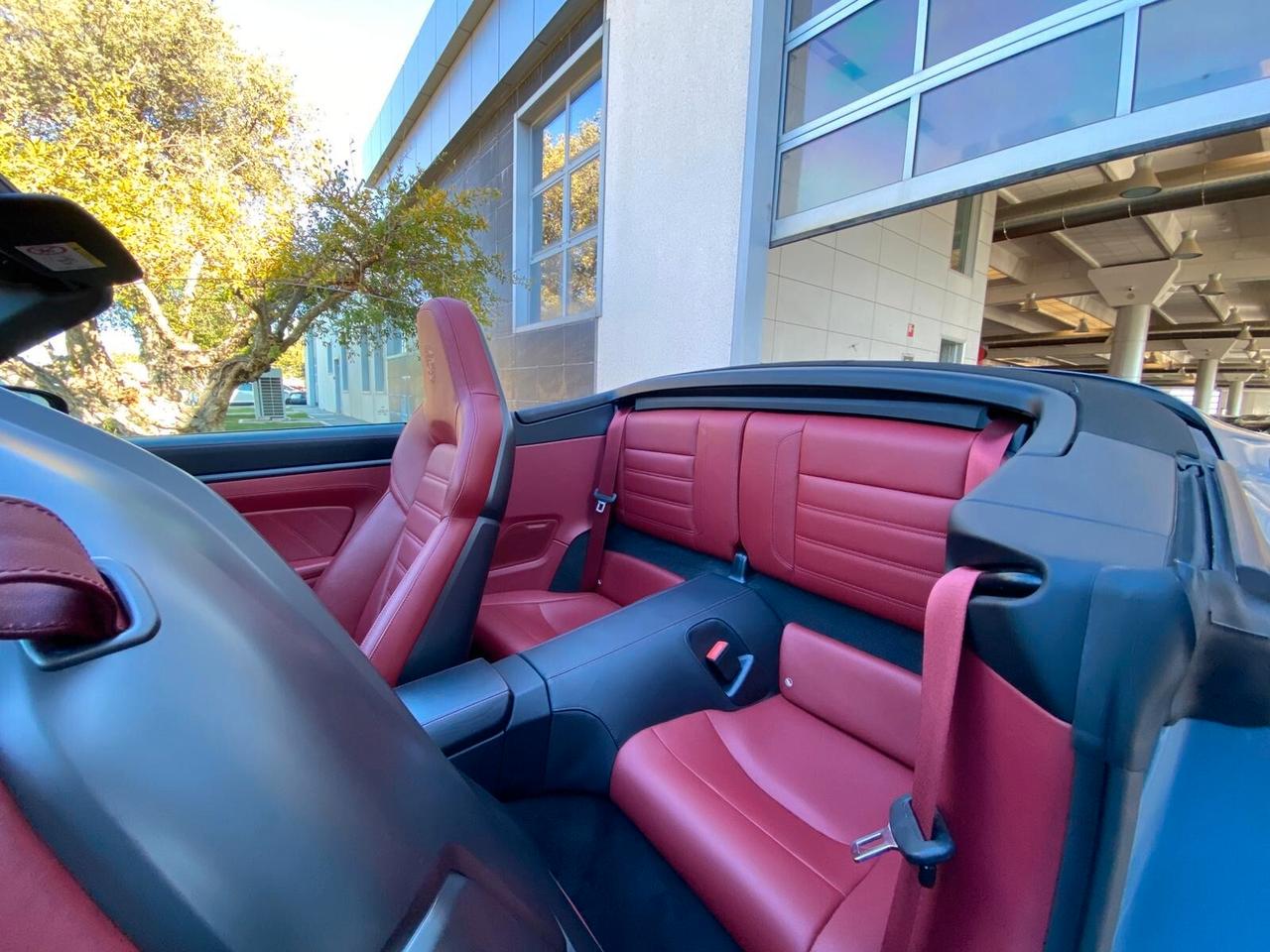 Porsche 911 Carrera 4 GTS Cabriolet