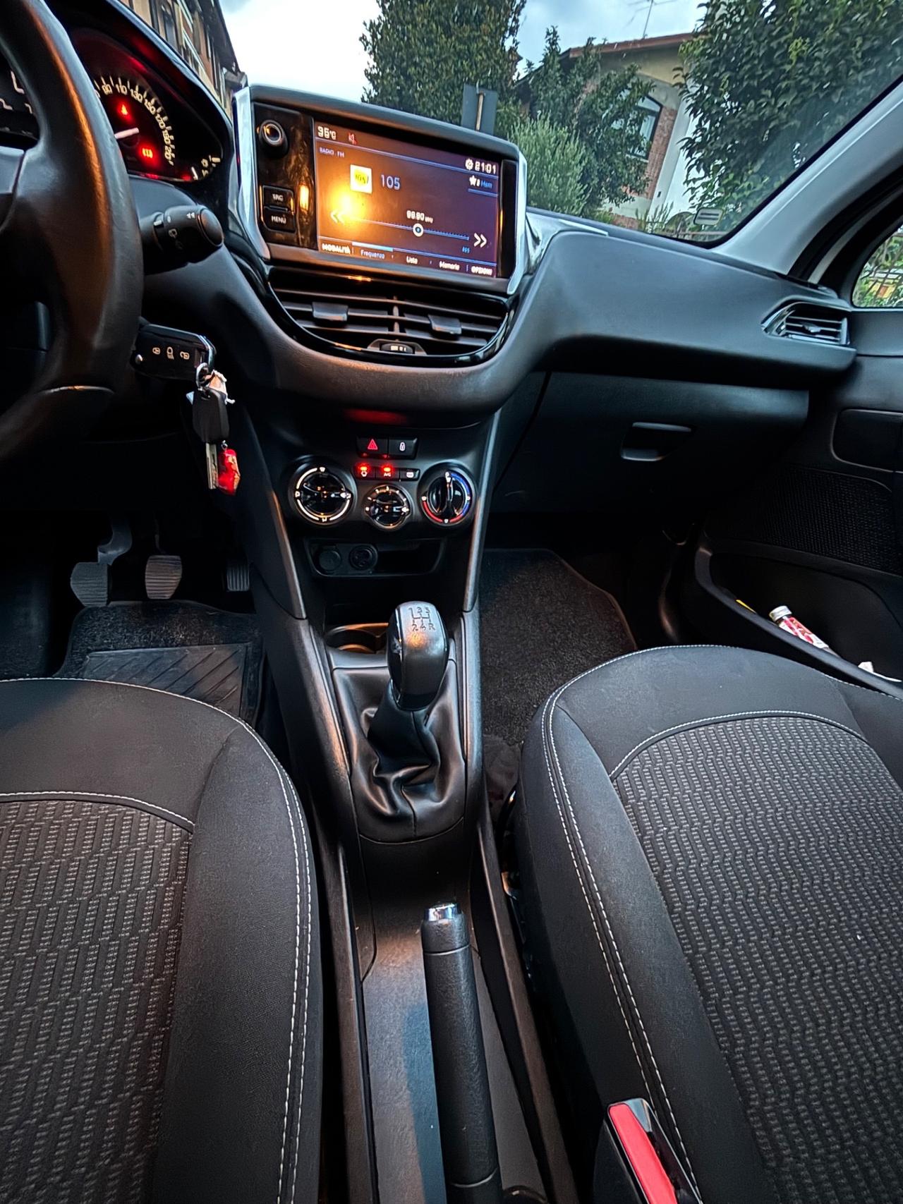 Peugeot 208 PureTech 82 5p. GPL Allure
