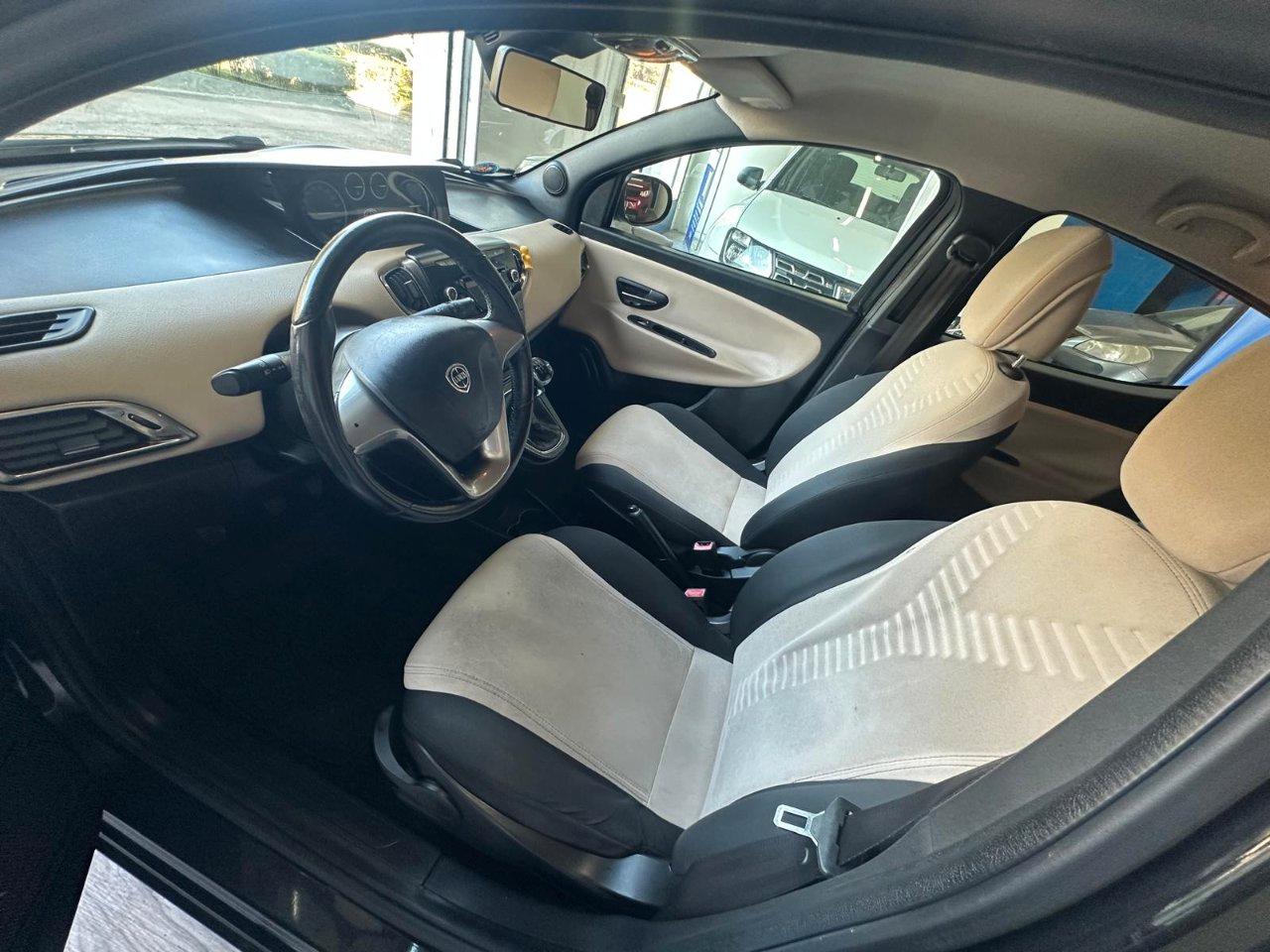Lancia Ypsilon 5 Porte Ypsilon 1.2 8v Gold c/CL 69cv E6