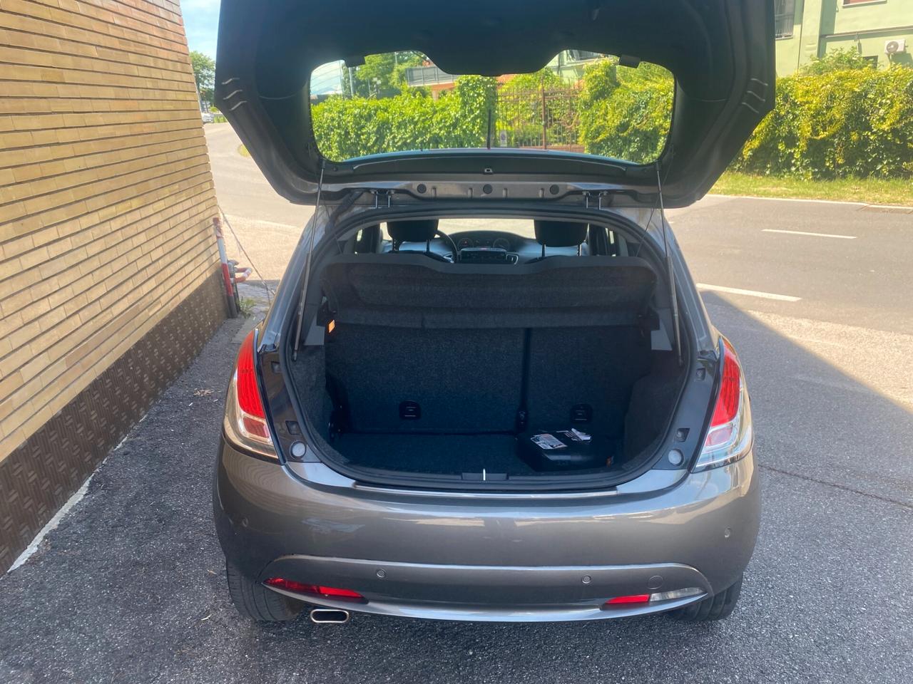 Lancia Ypsilon 1.0 FireFly 5 porte S&S Hybrid Ecochic Gold