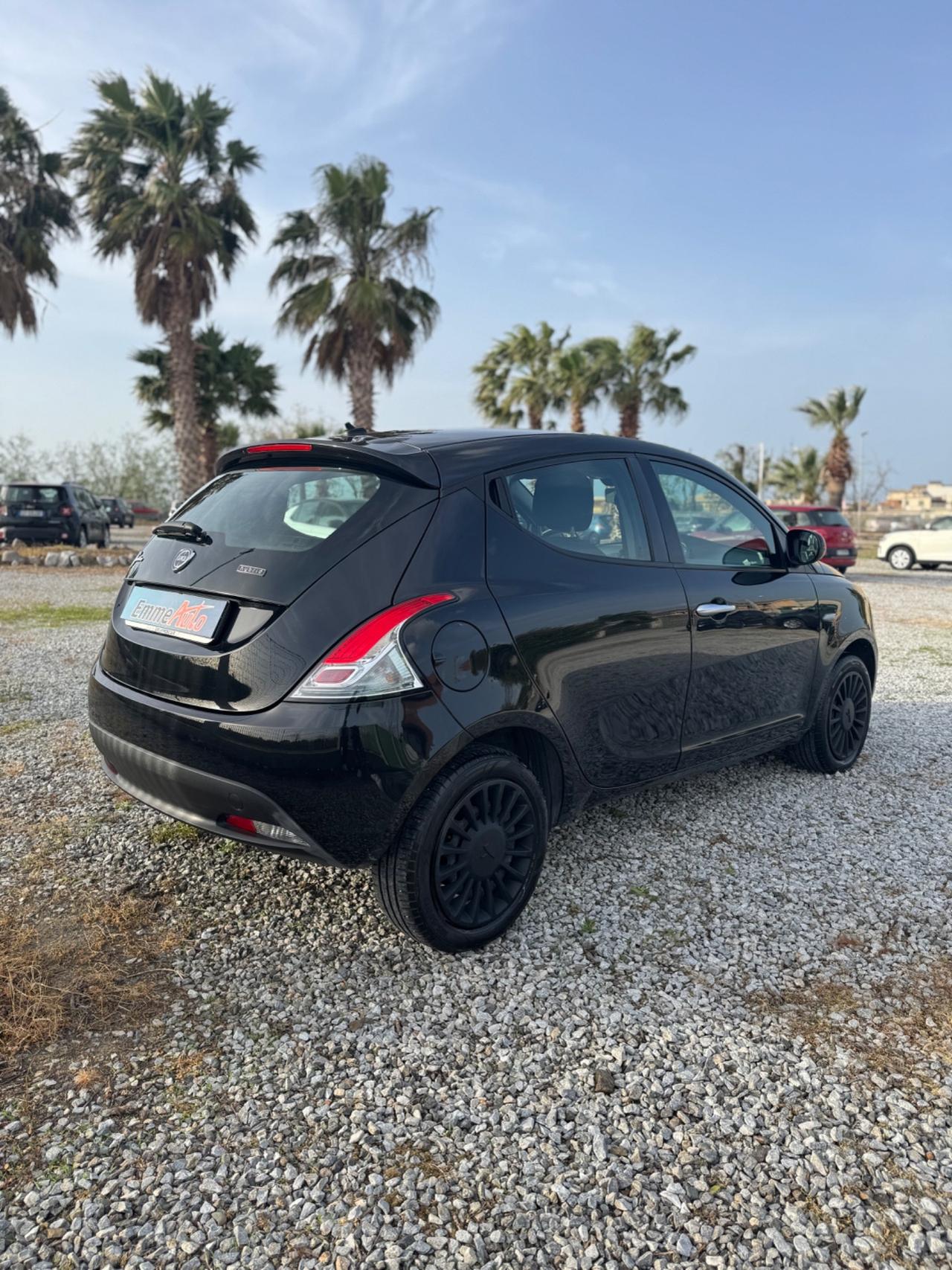 Lancia Ypsilon 1.0 FireFly 5 porte S&S Hybrid Ecochic Silver