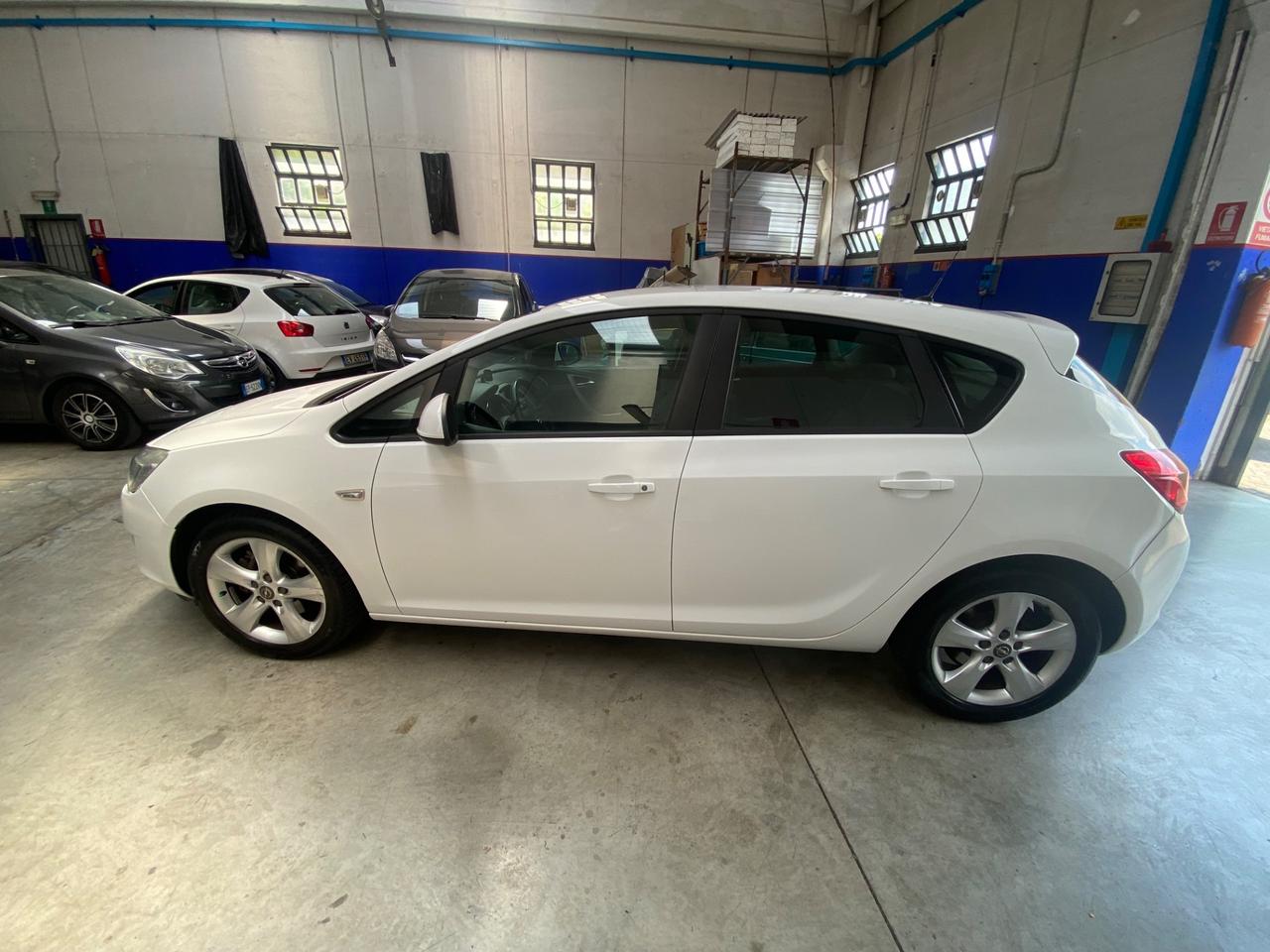Opel Astra 1.7 CDTI 110CV 5 porte berlina