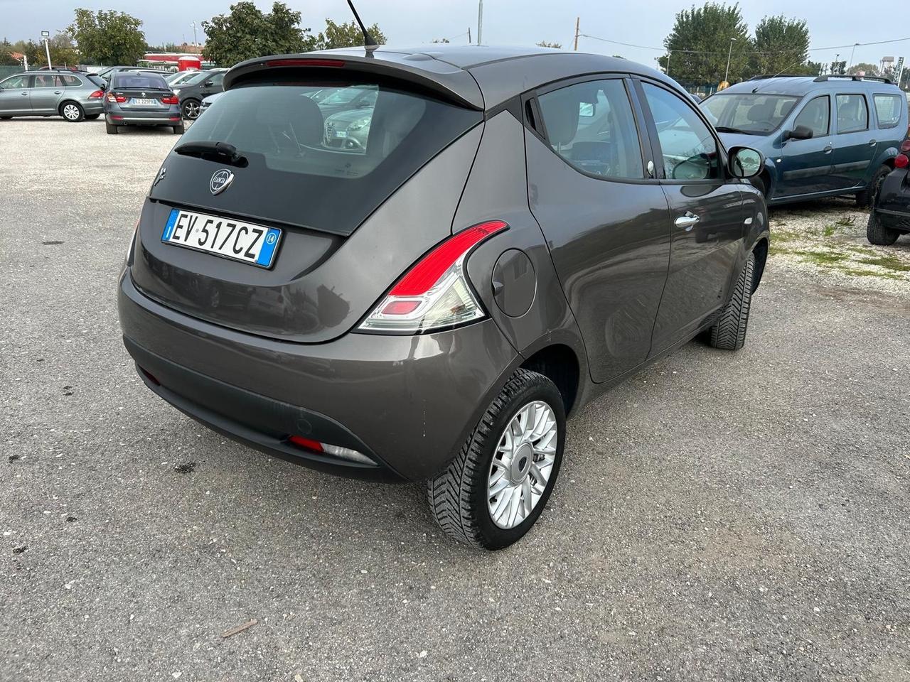 Lancia Ypsilon 0.9 TwinAir 85 CV 5 porte Metano Ecochic Gold