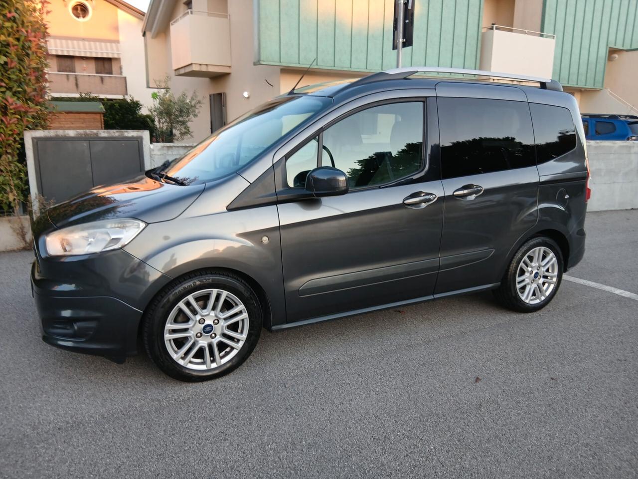 Ford Tourneo Courier 1.0 EcoBoost 100 CV Titanium tua a € 193 mese